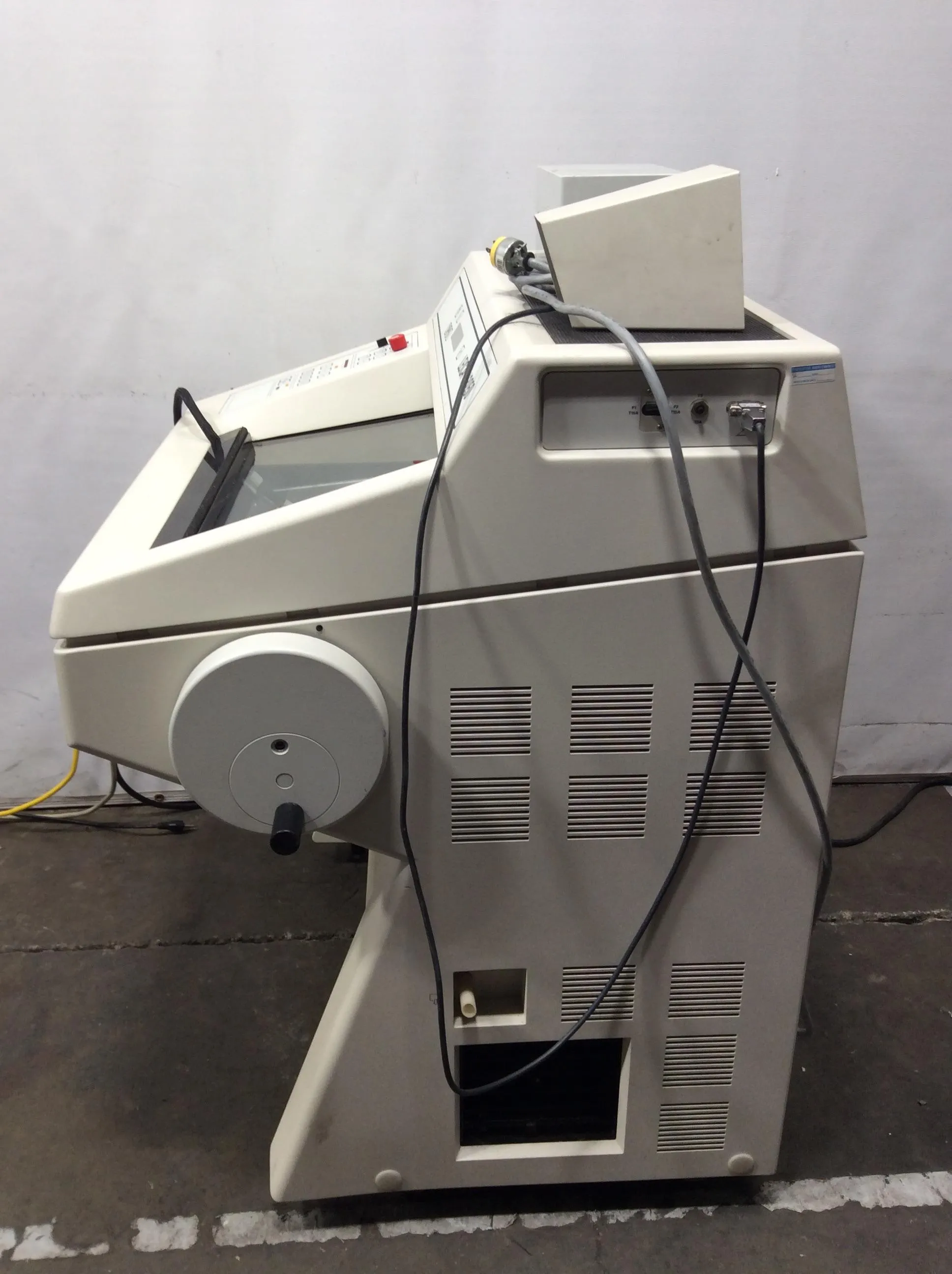 LEICA CM3050 -3-1-1 Microtome Cryostat