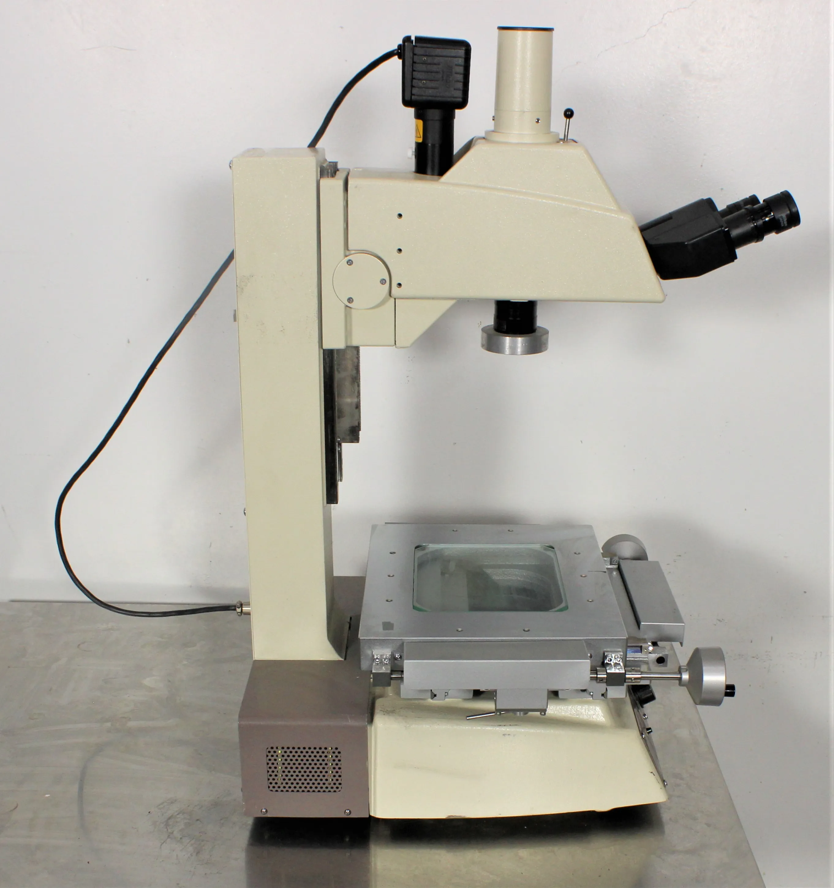 Nikon MM-410 Microscope