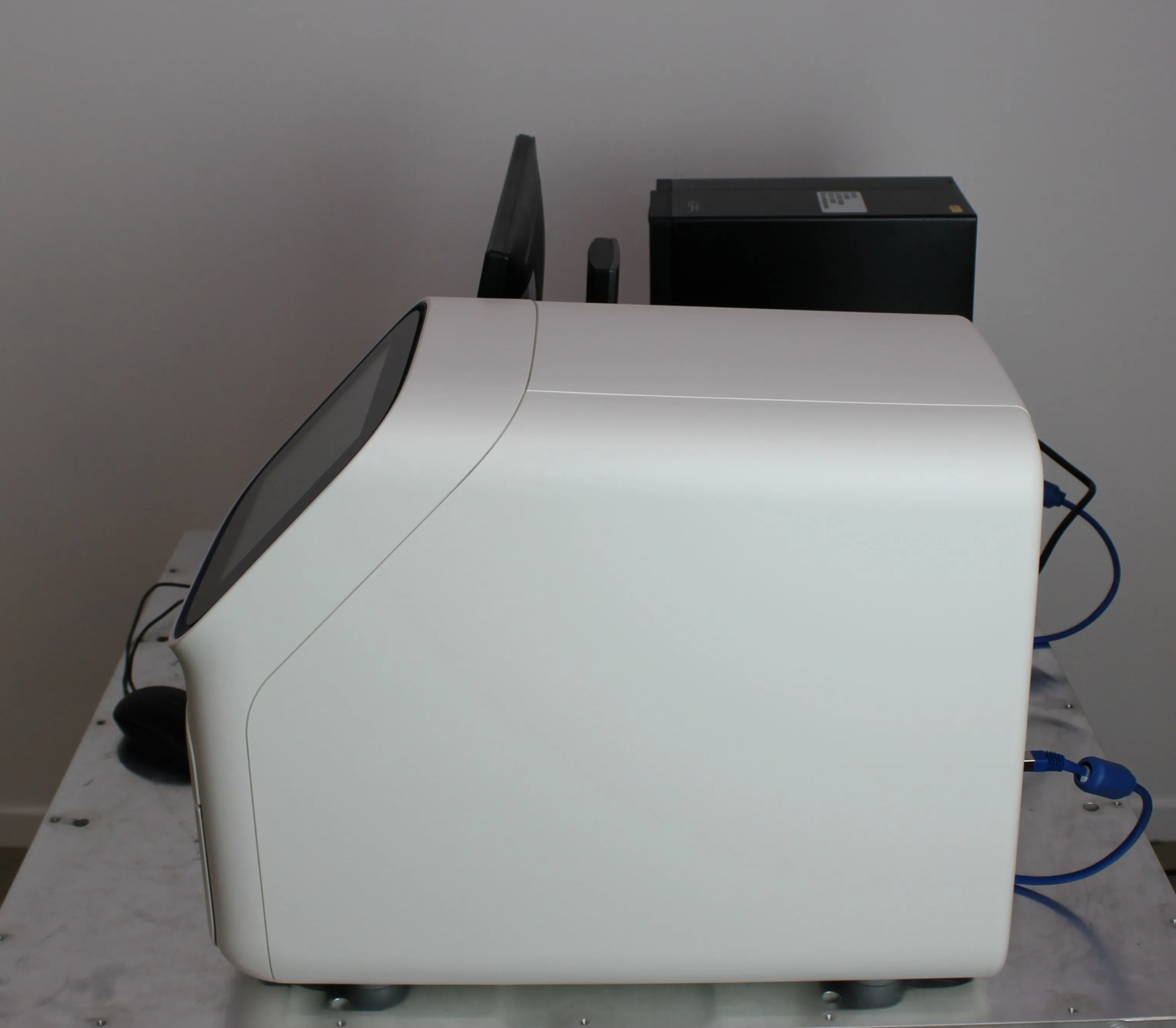 Applied Biosystems QuantStudio 5- Real Time PCR 96-well 0.2 mL REF A28134 + PC