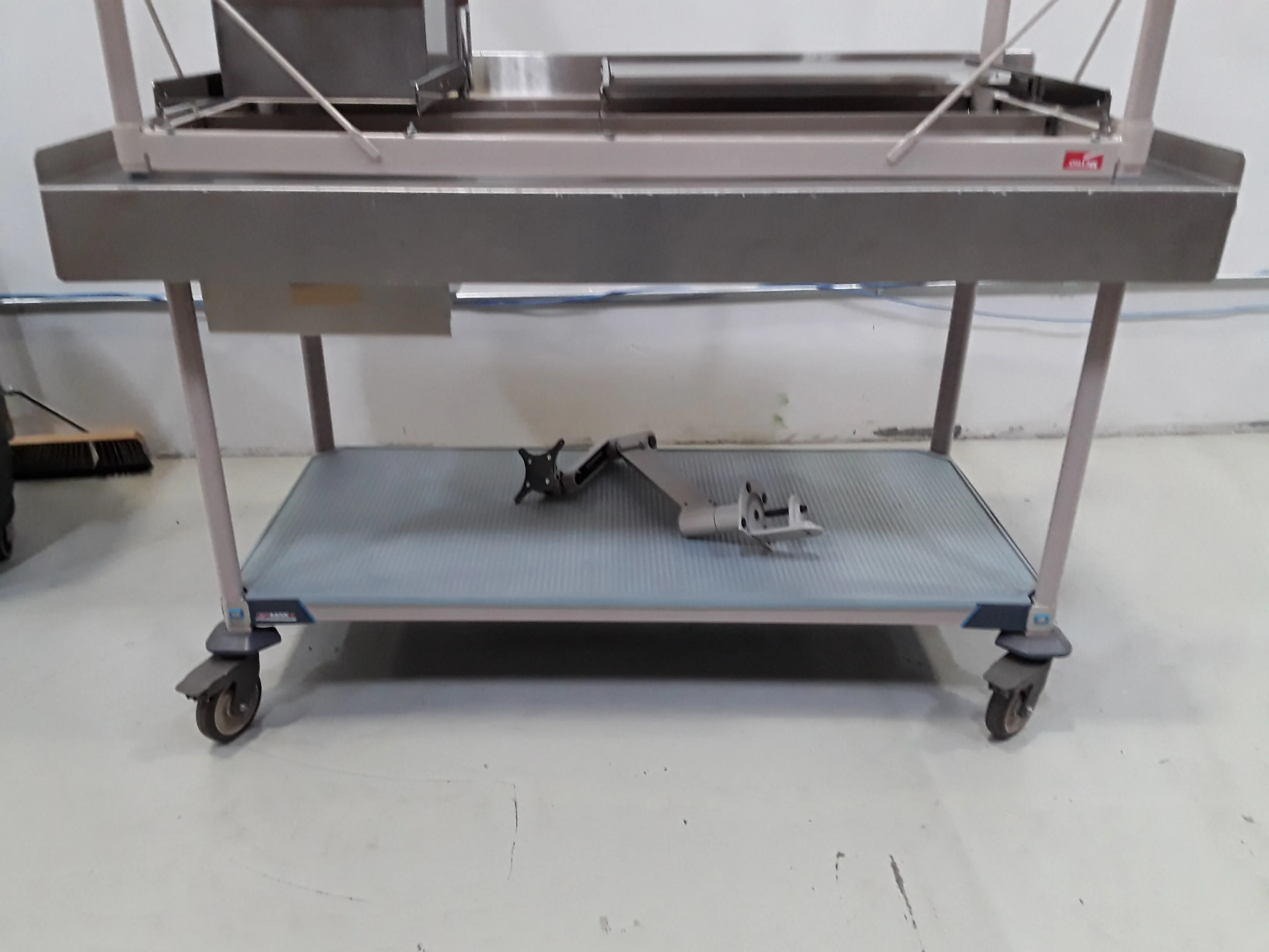 Metro Max Antimicrobial Lab Bench