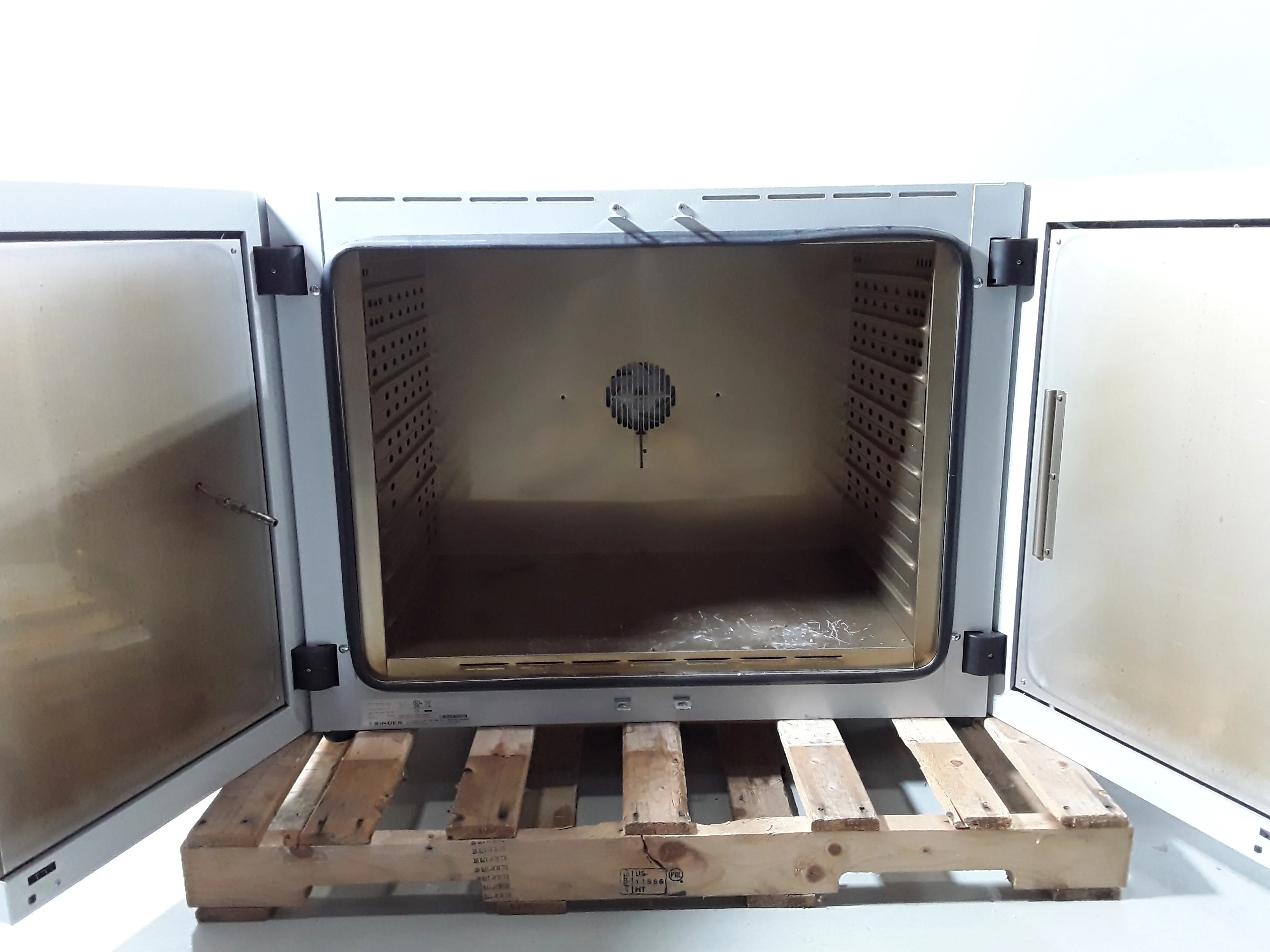 Binder FED 240-UL Forced Convection Heating Oven 300 C, Used