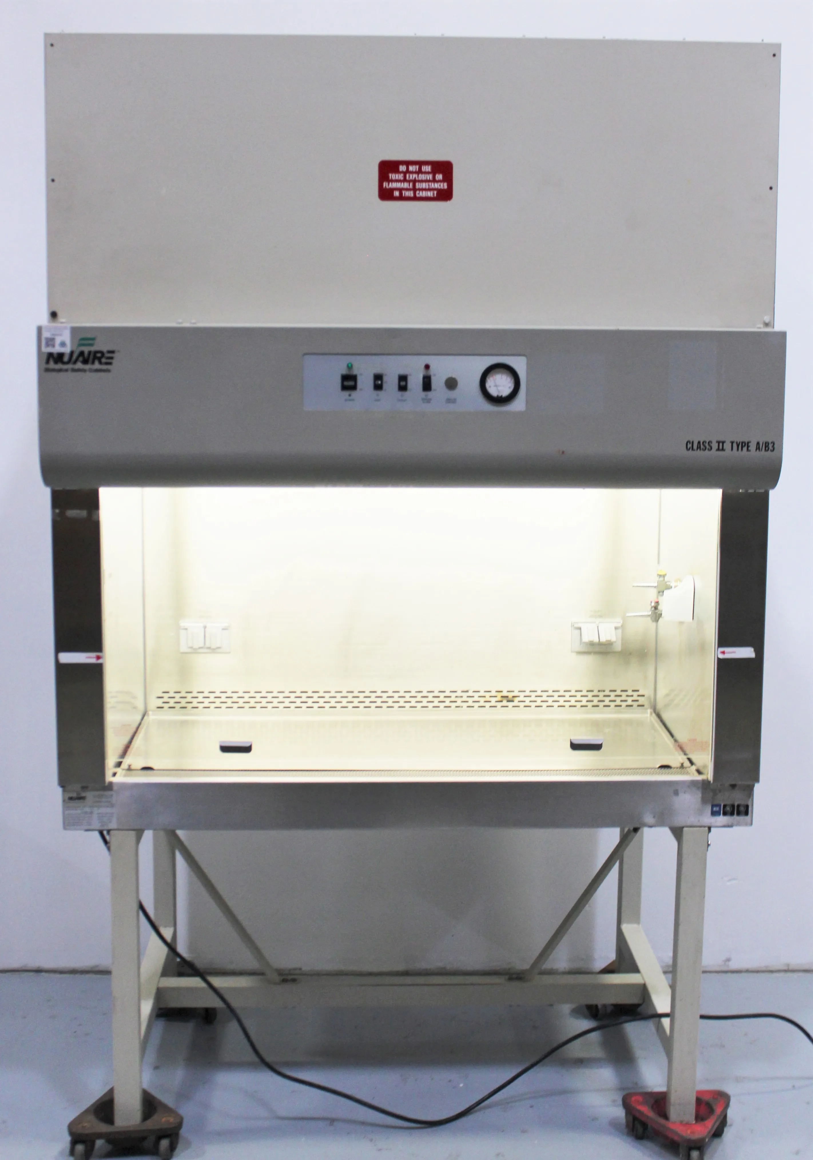 NuAire Model 425-400 4 ft BSC Biosafety Cabinet Used 30-Day Warranty