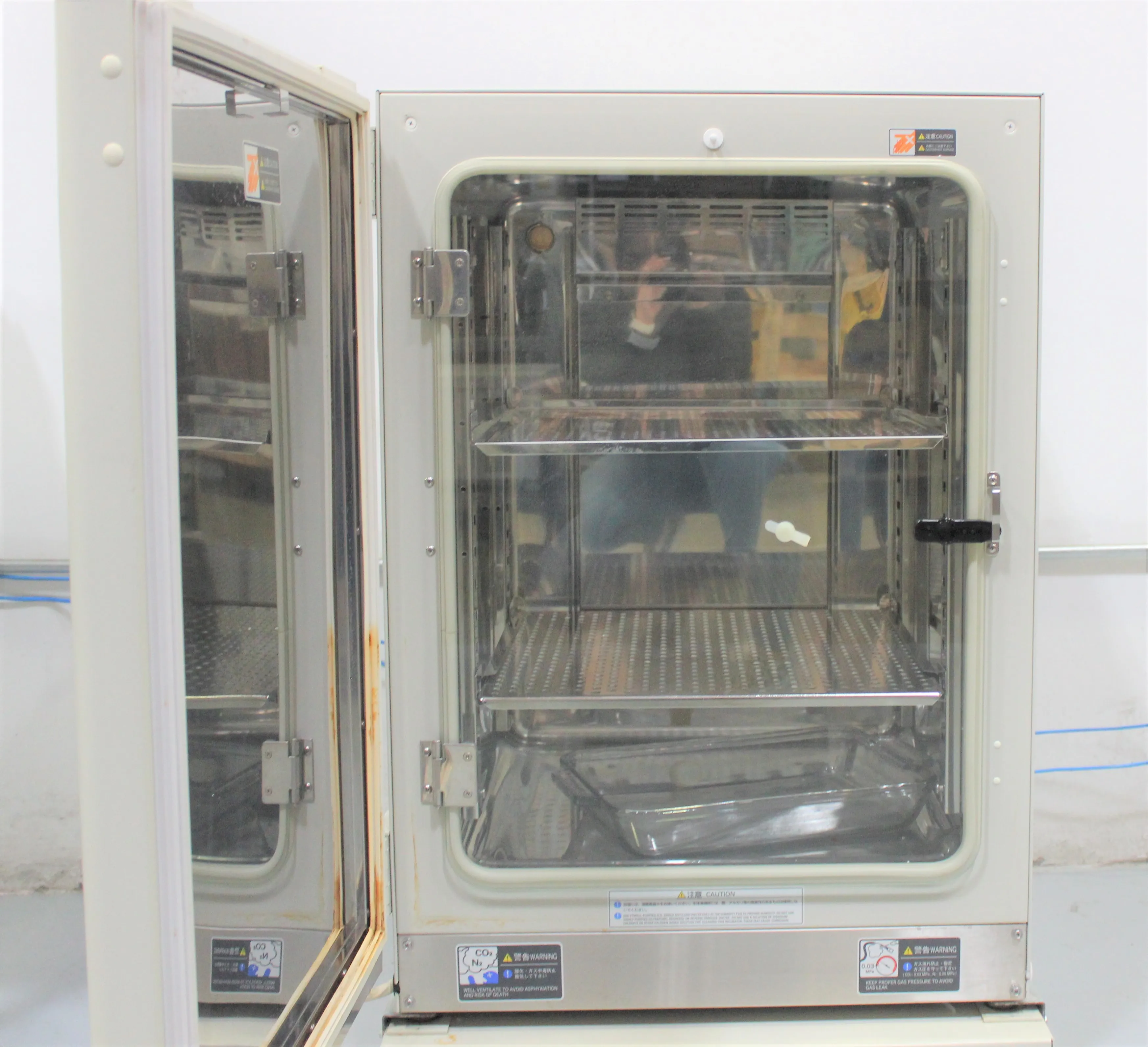 Sanyo MCO-18AC CO2 Incubator with Unprecedented Humidity and Temperature Control Technology