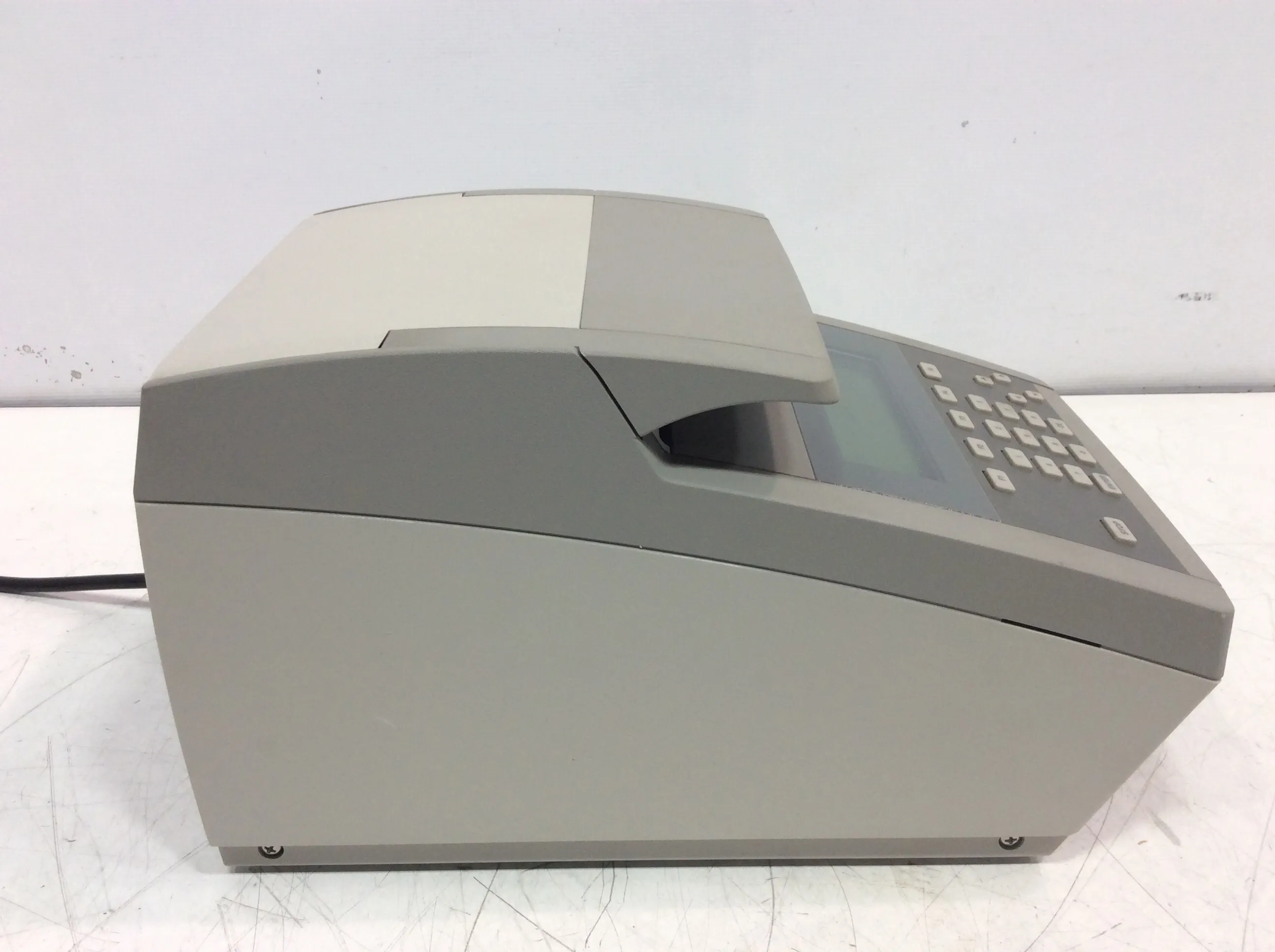 Applied Biosystems 2720 Thermo Cycler PCR Thermal Cycler Molecular Biology Lab Equipment 96-Well