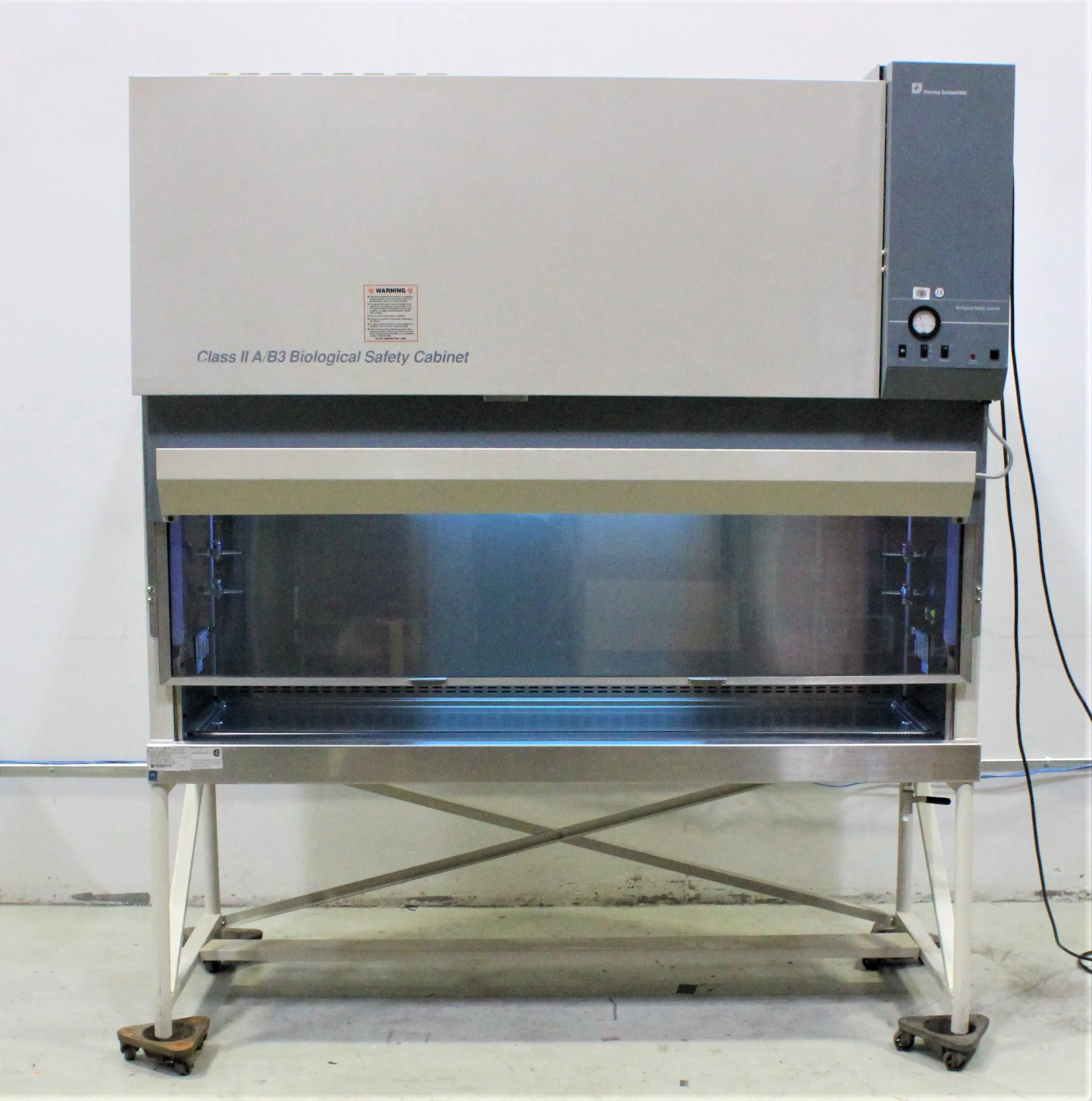 Thermo Forma Scientific 1186 Biosafety Cabinet Class II Type A/B3