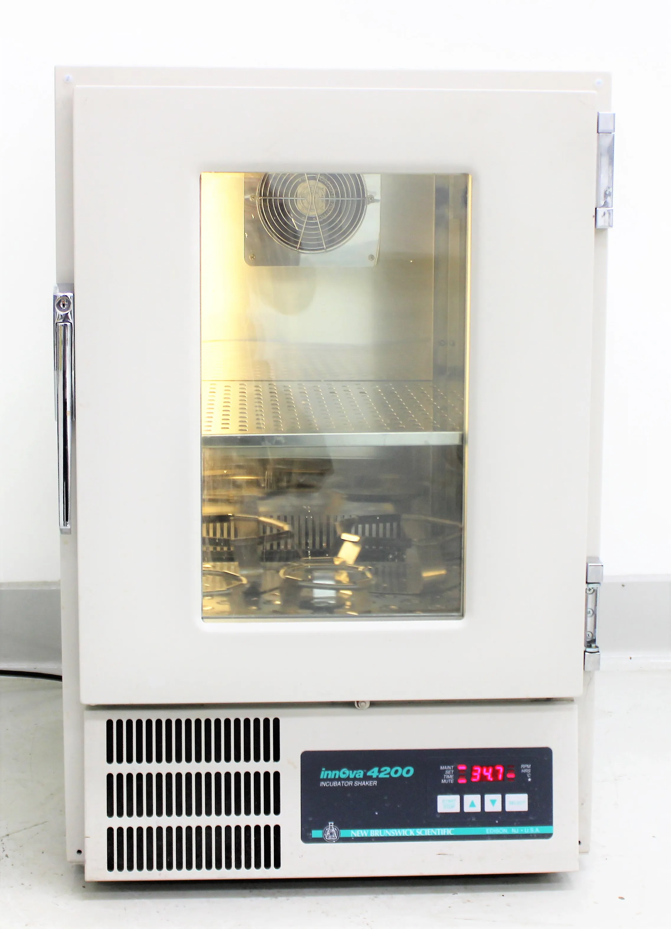 New Brunswick Scientifics Innova 4200 Incubator Biological Shaker