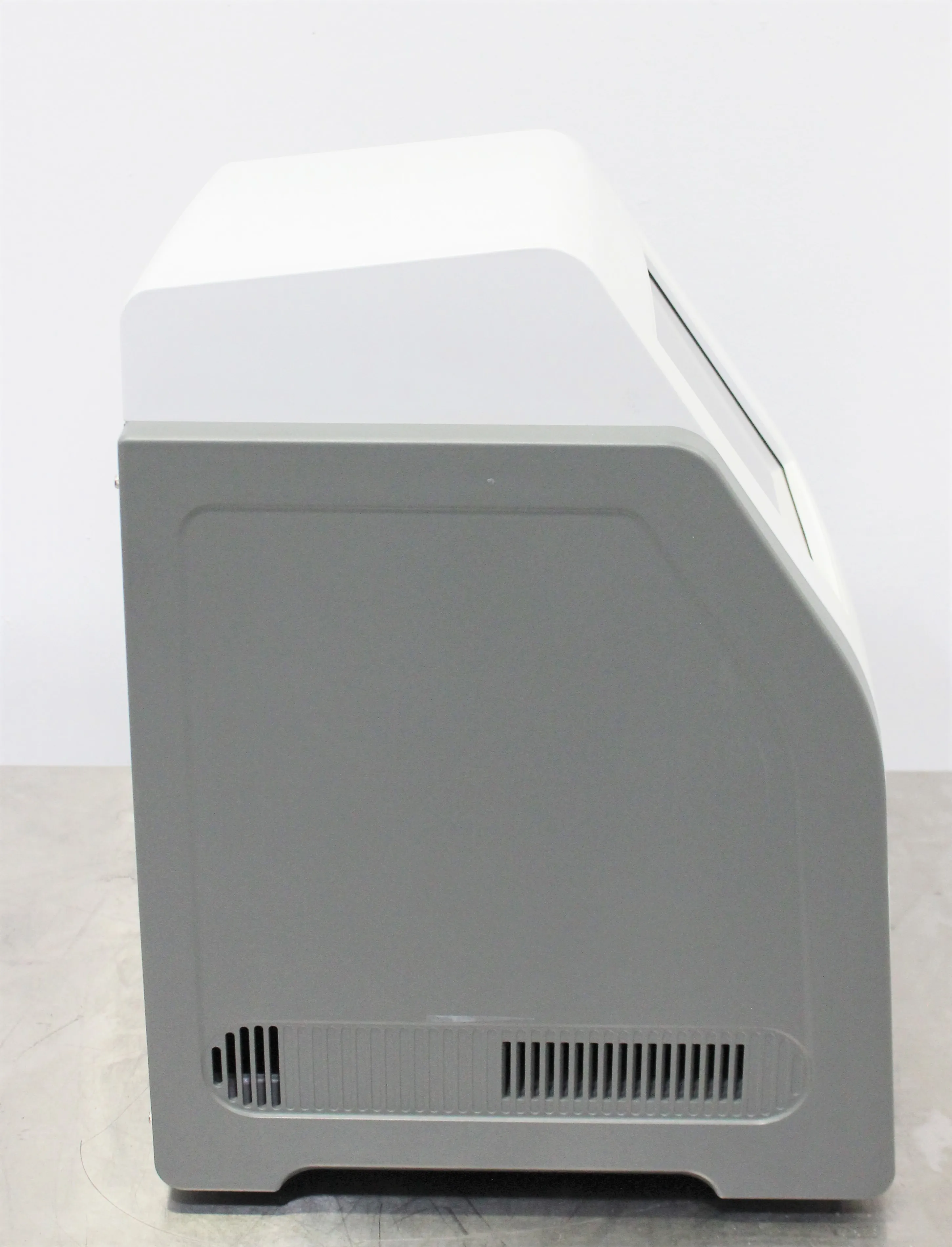 Roche LightCycler 96 Instrument PCR Thermal Cycler 10661 Needs Repairs AS-IS 120V/220V 50Hz/60Hz